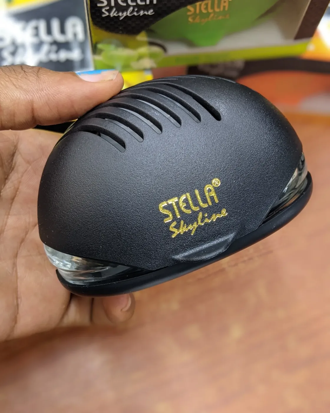 Stella Luxury Car Dashboard Air Freshener - Black